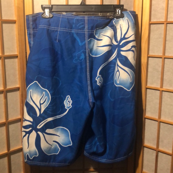 Men’s American Eagle Swim Shorts. - Picture 2 of 3